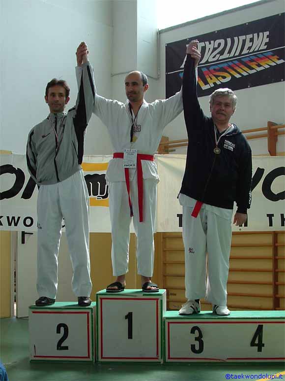 Podio dei Master cinture colorate, Grandi Graziano sul podio 3 classificato, medaglia di Bronzo